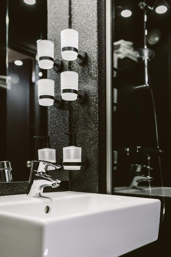Hektor Container Hotel Tallinn Kültér fotó